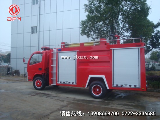 東風水罐消防車側面